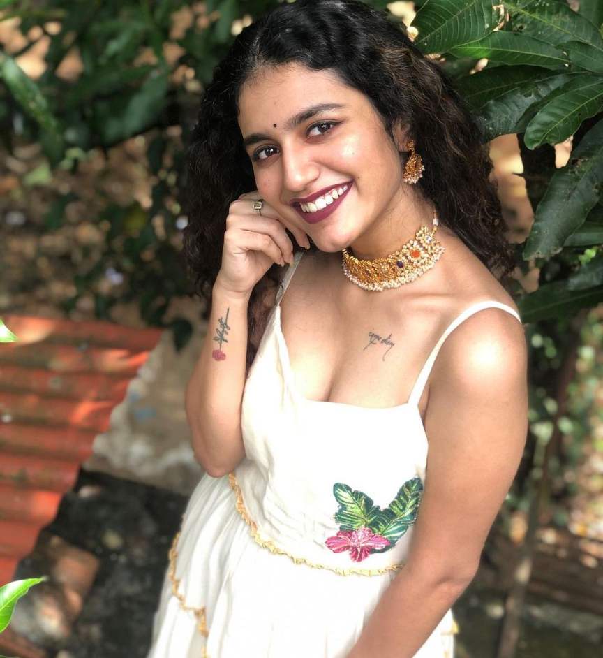 Priya Varrier Biography ( Age, Height, Boyfriend, Family & More)