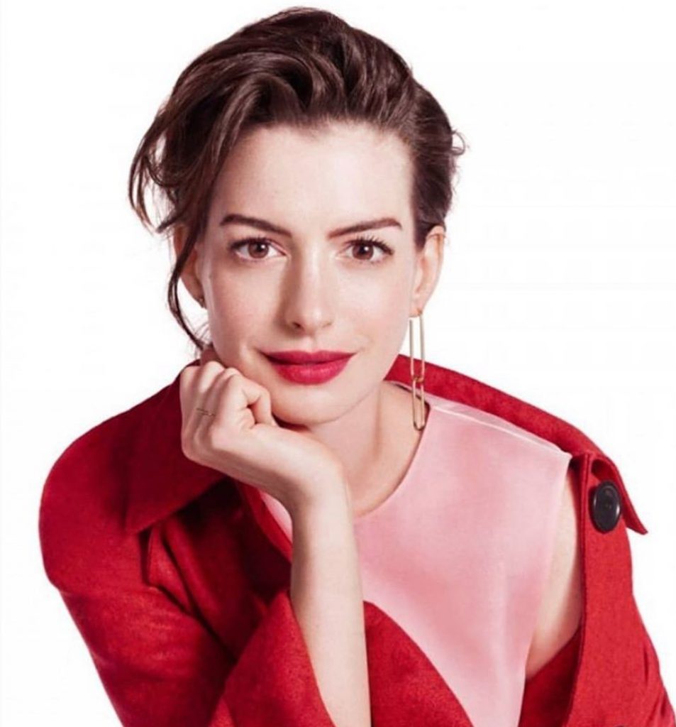 Anne Hathaway Biography (Age, Height, Boyfriend, Family & More)