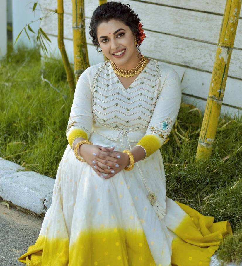 Beautiful Malayalam Actress Hot Mallu Aunty iiQ8 2