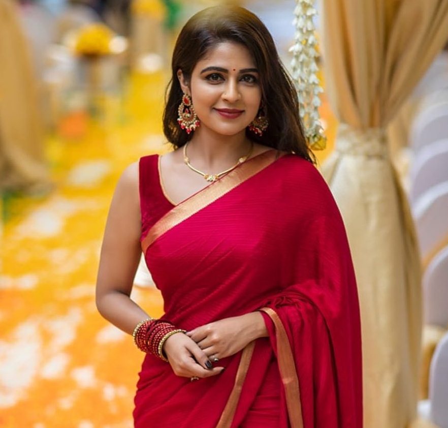 Beautiful Malayalam Actress Hot Mallu Aunty iiQ8 4