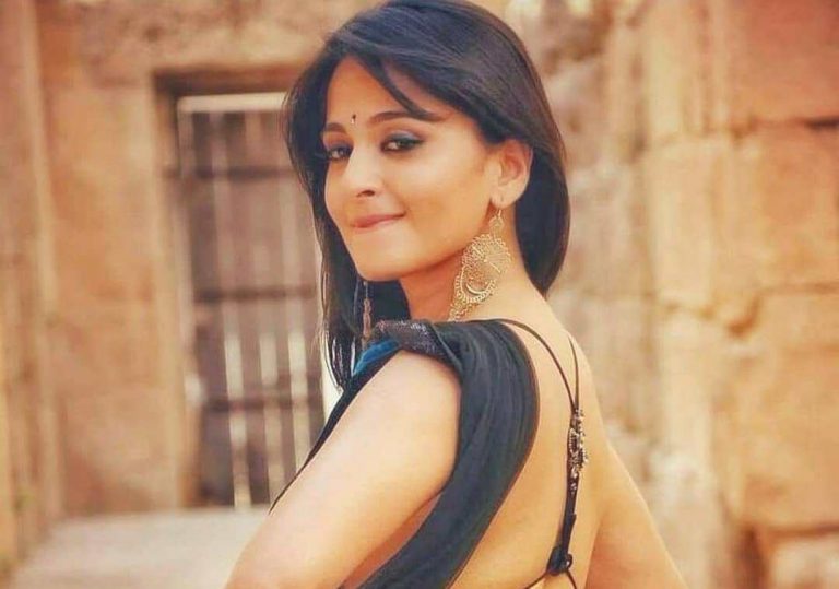 Anushka Shetty Biography ( Age, Boyfriend, Family & More) Anushka Shetty Biography ( Age, Height, Boyfriend, Family & More)