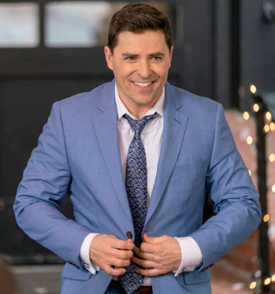 Kavan Smith Biography (Age, Height, Weight, Girlfriend, Family, Career & More)