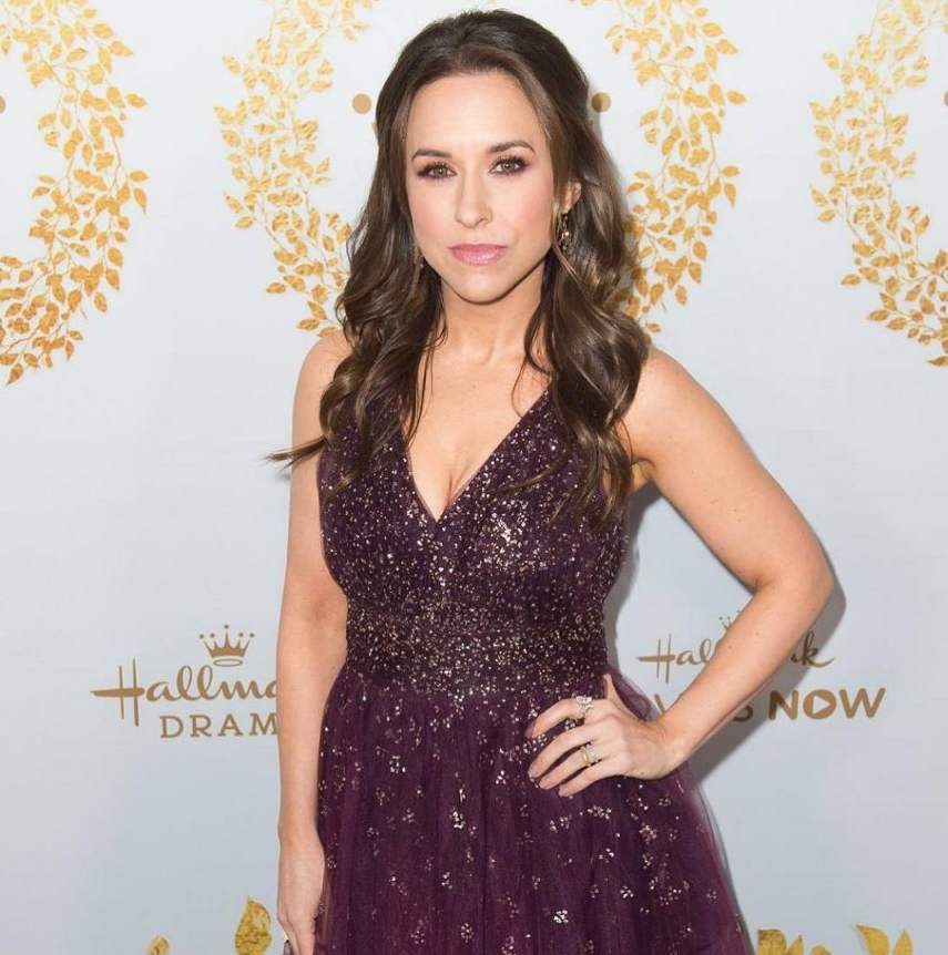 Lacey Chabert Biography (Age, Height, Boyfriend & More)