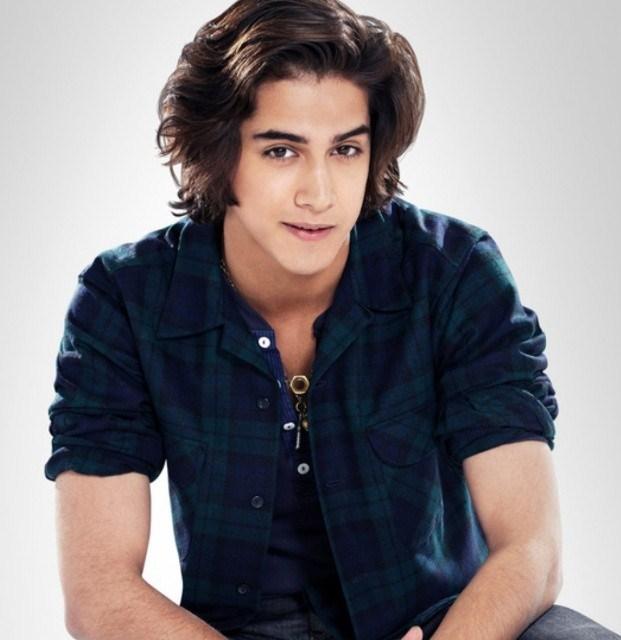 Avan Jogia Biography (Age, Height, Weight, Girlfriend & More)