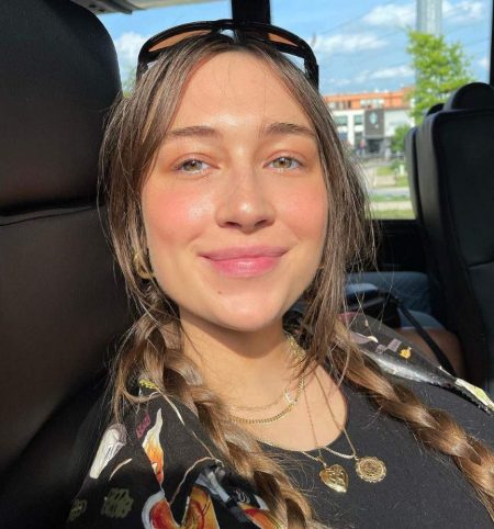 Elsie Hewitt Biography (Age, Height, Boyfriend & More) - mrDustBin