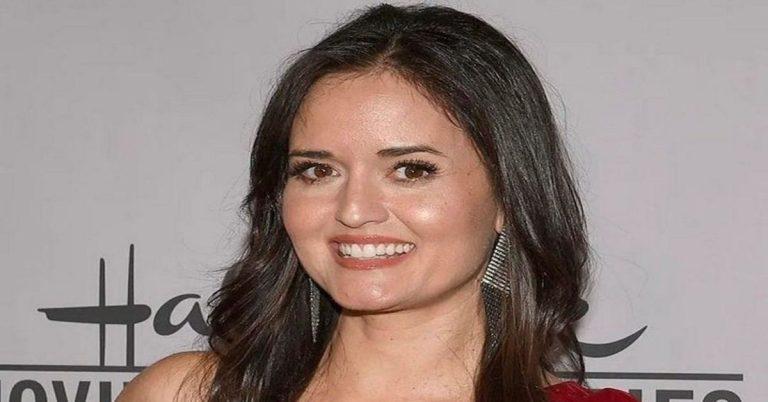 Danica McKellar Biography, Age, Height, Boyfriend
