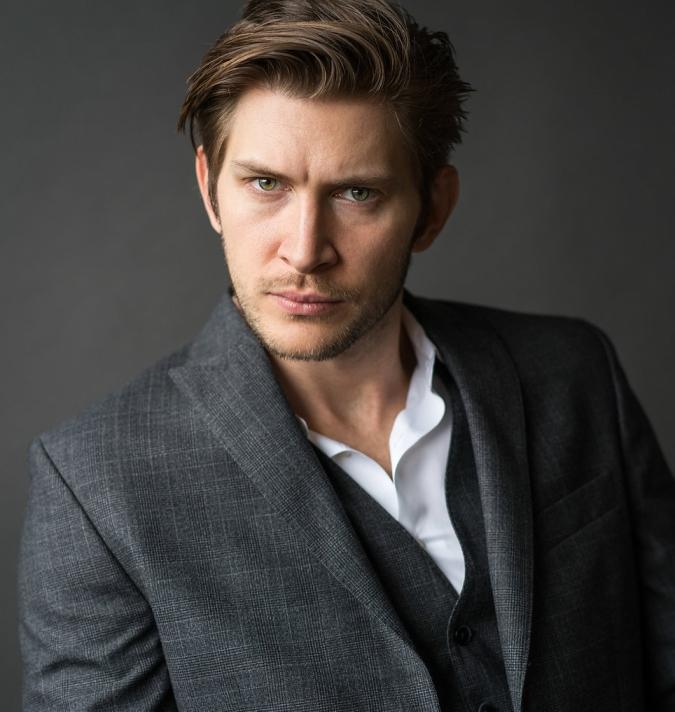 Greyston Holt Biography (Age, Height, Weight, Girlfriend, Family, Career & More)
