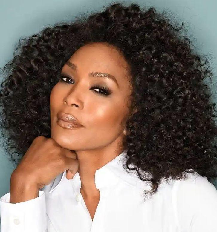 Angela Bassett Biography (Age, Height, Weight, Husband, Family, Career & More)