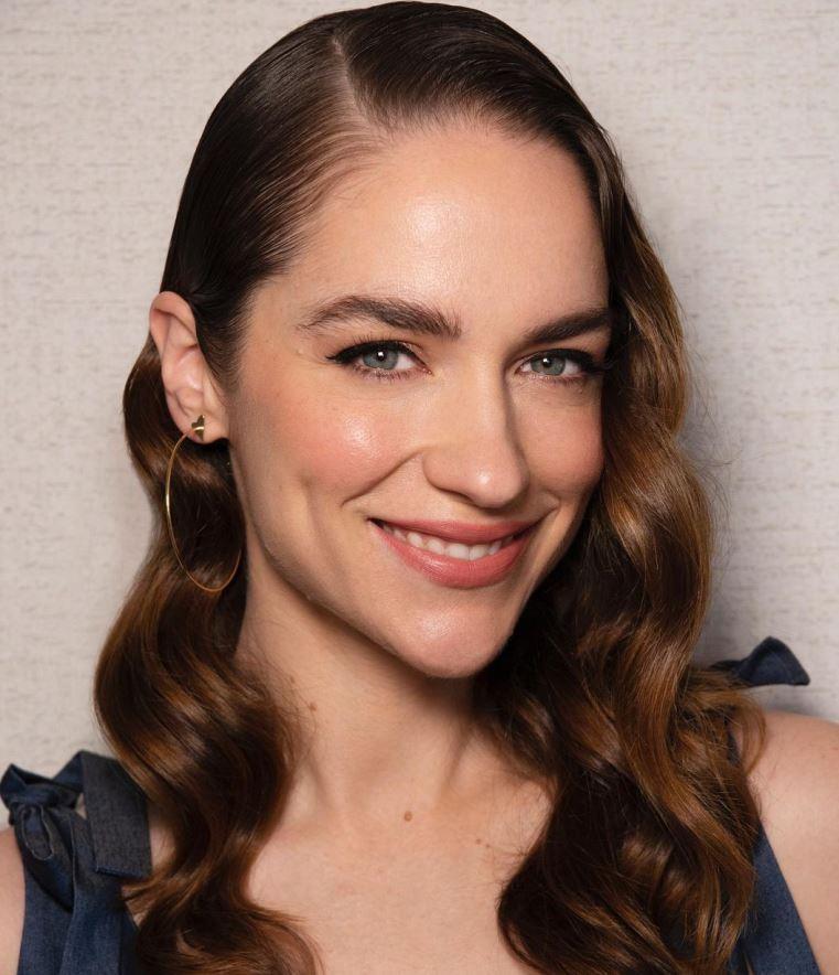 Melanie Scrofano Biography (Age, Height, Weight, Husband, Family, Career & More)