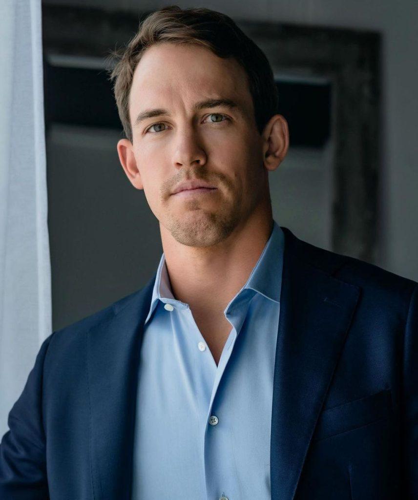 Luke Macfarlane Biography, Age, Height, Girlfriend - mrDustBin