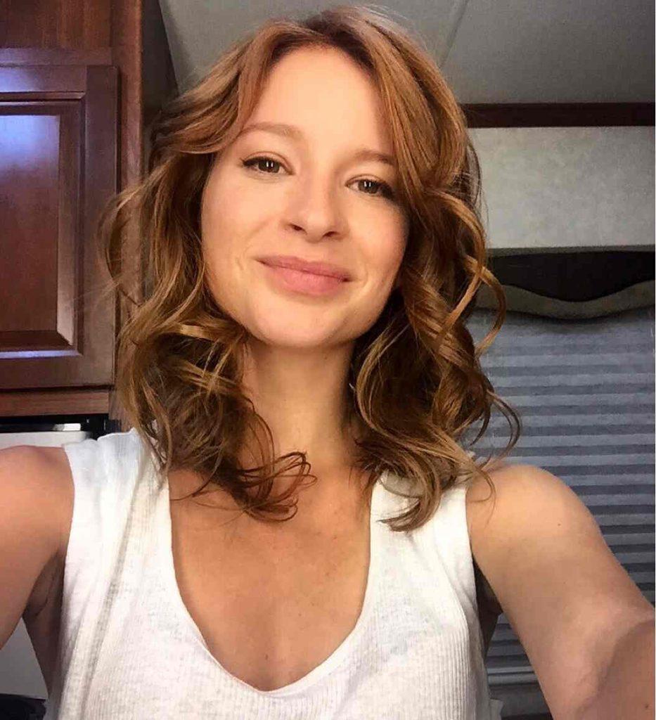 Stacey Farber Biography, Age, Height, Boyfriend - mrDustBin