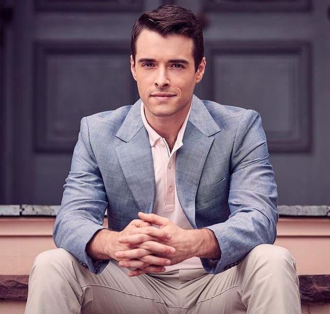 Corey Cott Biography (Age, Height, Weight, Wife, Family, Career & More)