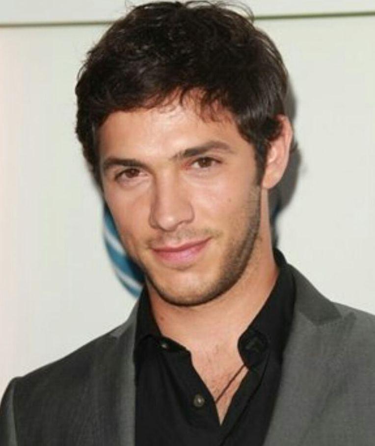 Michael Rady Biography (Age, Height, Weight, Girlfriend, Family, Career & More)