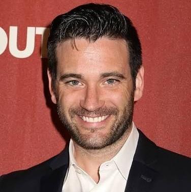 Colin Donnell Biography (Age, Height, Weight, Wife, Family, Career & More)