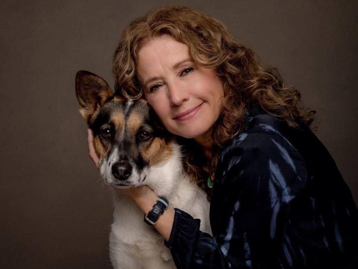 Nancy Travis Biography, Age, Height & Husband mrDustBin