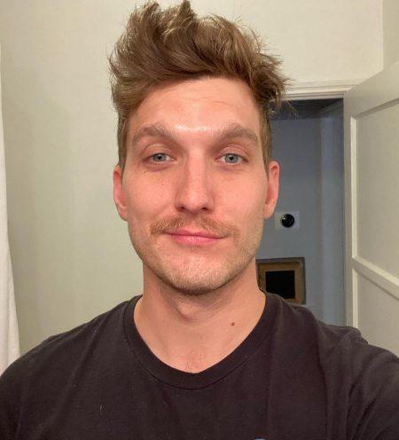 Scott Michael Foster Biography, Age & Girlfriend - mrDustBin