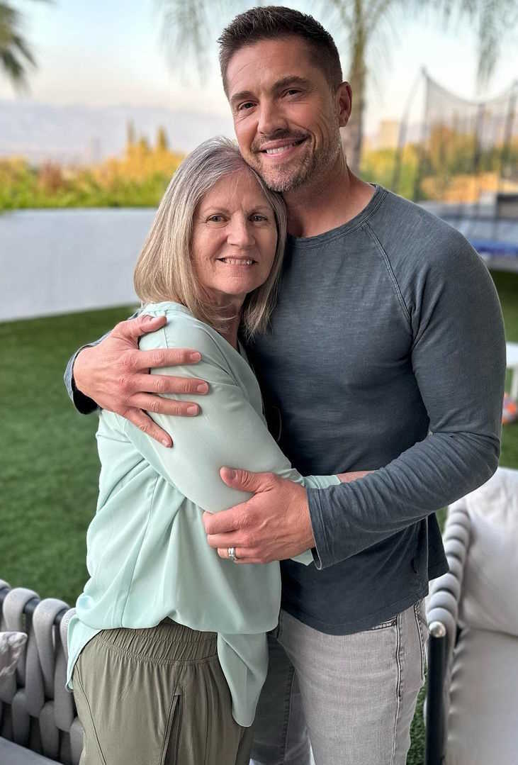 Eric Winter Mom