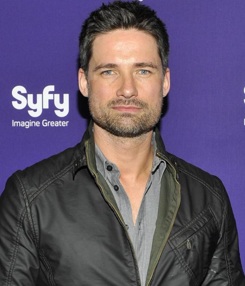 Warren Christie Biography (Age, Height, Weight, Girlfriend, Family, Career & More)
